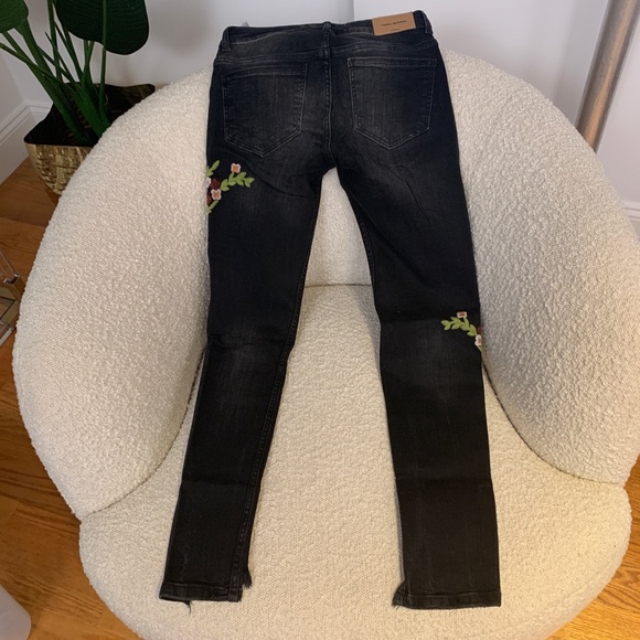 Zara Black Embroidered Skinny Jeans - Picture 5 of 5